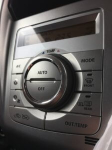 車のa Cとは冷房ボタン Econとの違いは 暖房の時はいらないの Life Dictionary