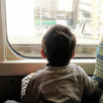 新幹線で幼児の指定席はいる?膝の上でもいいのはいつまで?料金は?